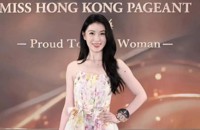香港小姐大热选手曝丑闻 穿三点式泳装自拍尺度大