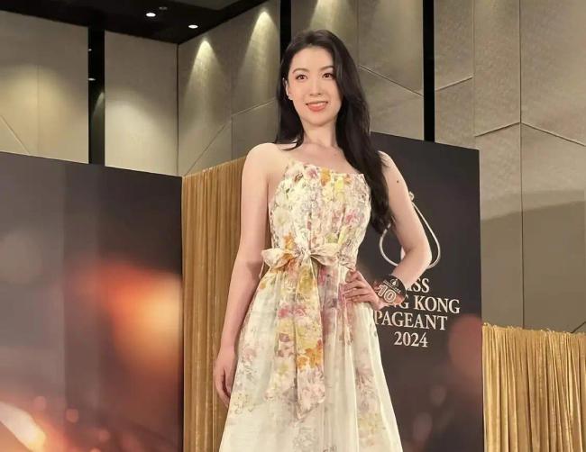 香港小姐大热选手曝丑闻 穿三点式泳装自拍尺度大