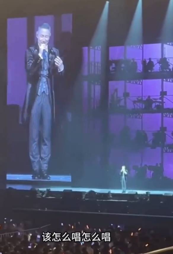 张学友演唱时为声音状况鞠躬道歉：不会少唱一首歌