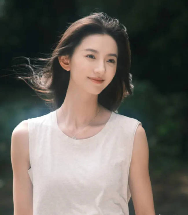 河南高校回应女教师被于正签约：已不再是学校职工