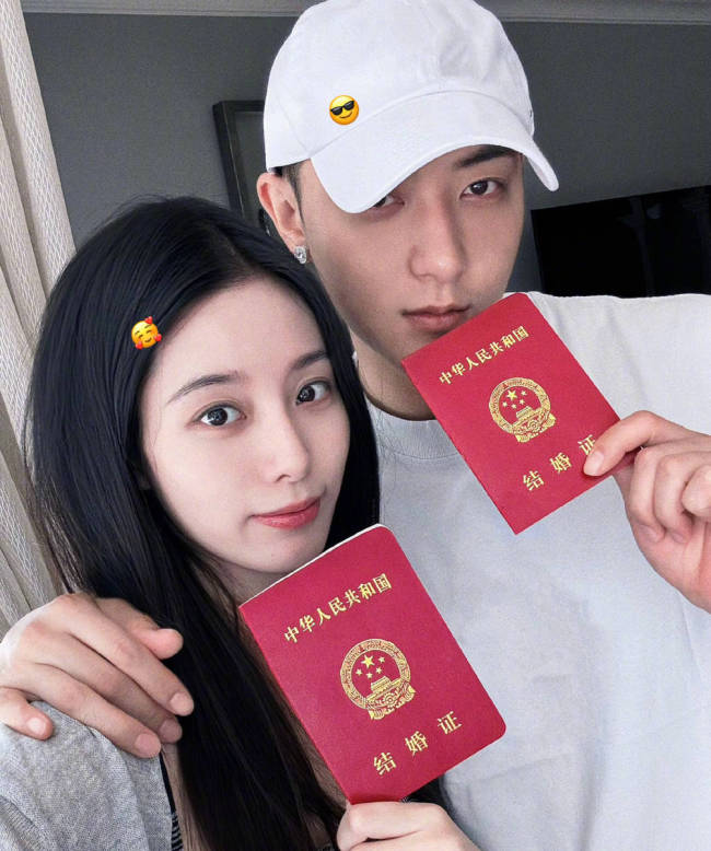 黄子韬晒聊天记录曝光给老婆徐艺洋备注