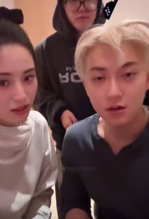 黄子韬晒聊天记录曝光给老婆徐艺洋备注