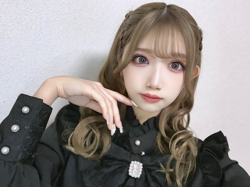 截图讽刺「前辈」！已经退役的她被骂丑女！