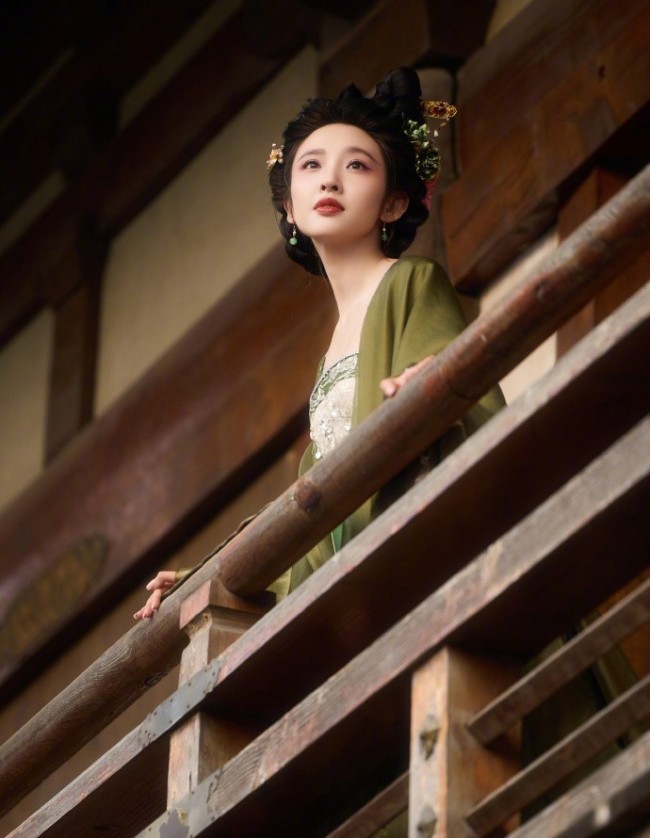 唐艺昕唐宫美人造型释出 宛若画卷中清丽美人