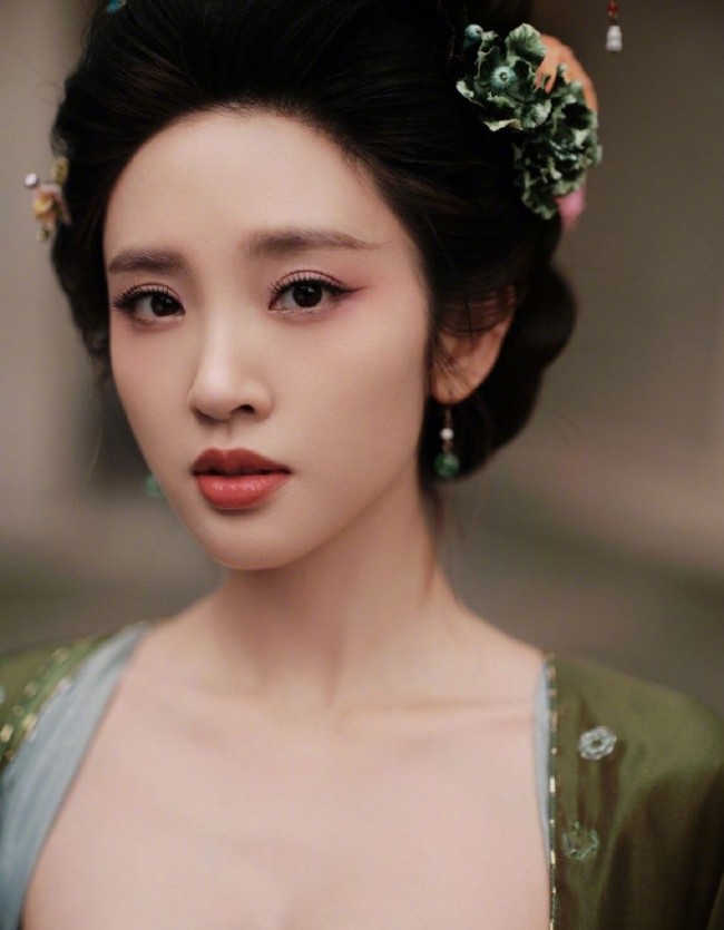 唐艺昕唐宫美人造型释出 宛若画卷中清丽美人