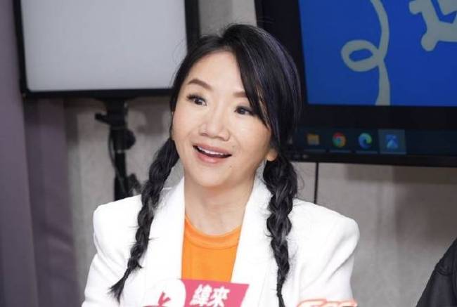 陶晶莹回应被曾国城索吻 称确有此事但不愿多提
