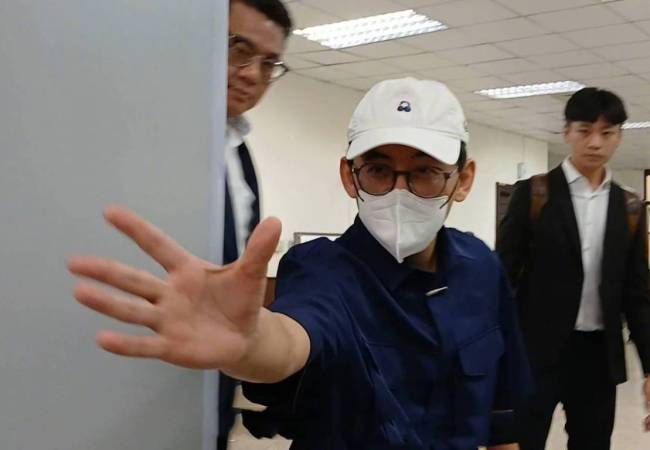 黄子佼涉嫌持有未成年人性影像案二审开庭