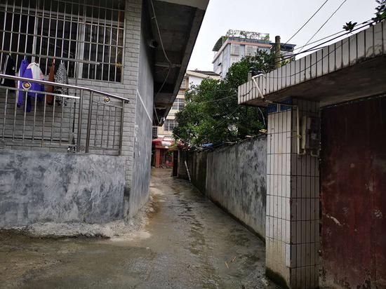 邻居违建仅被"纸面处理" 湖南一房主起诉两政府部门