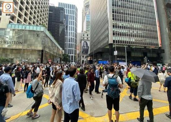 港警现场搜出激光笔等武器 17岁学生被判入劳教中心
