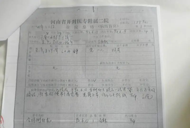 "错换人生28年"小伙病情加重 协商未果后欲起诉医院