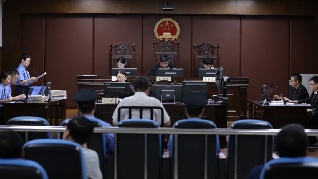 厅官变“房叔”坐拥36套房产却谎称无房