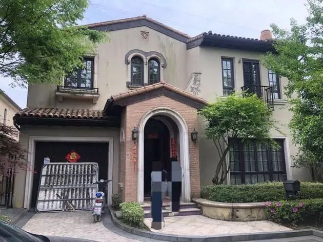 价值1500万的别墅今1元起拍 房主曾是当地一霸