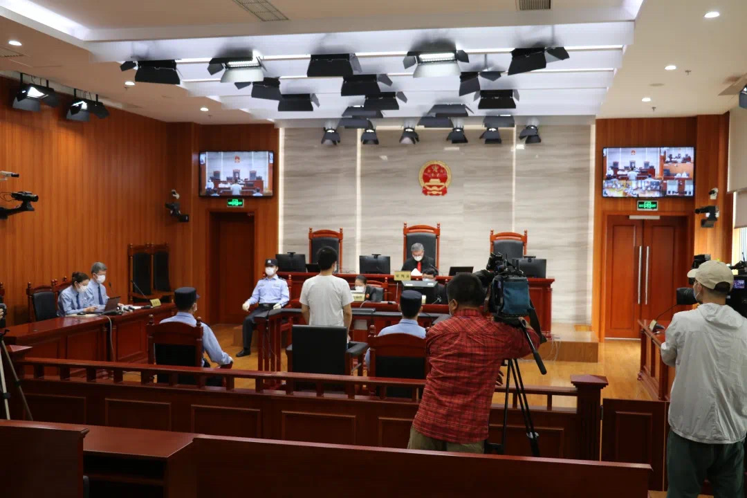 疫情期间拒戴口罩并殴打保安 男子获刑一年半!