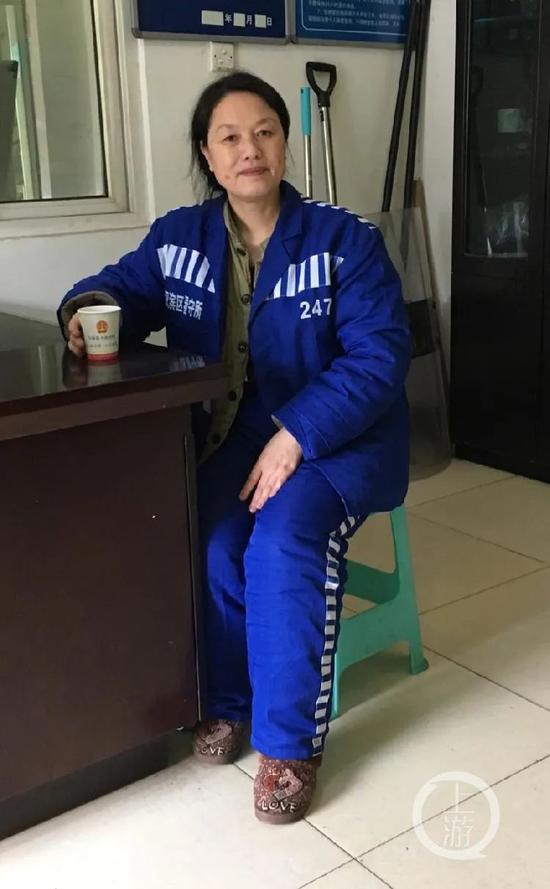 2019年2月27日,一审休息时的李思侠。/受访者供图