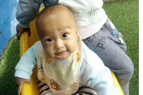 丽江3岁男孩路边玩耍被抱走:6岁姐姐曾追上去拉车门