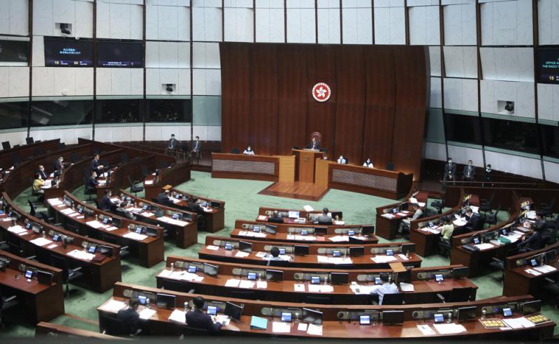香港立法会通过国歌条例草案 建制派议员:应有之义