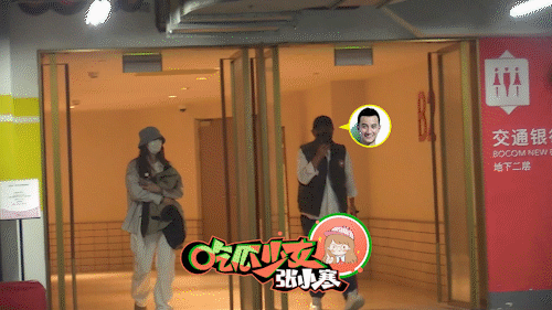 文章带女友去德云社看演出 结束后二人驱车离开