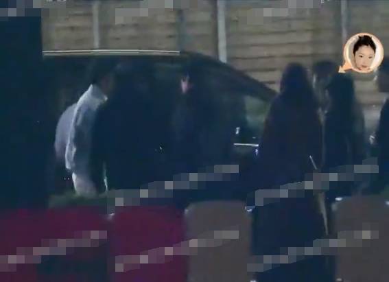 新合作？八卦媒体拍到周冬雨李政宰郑雨盛深夜聚会