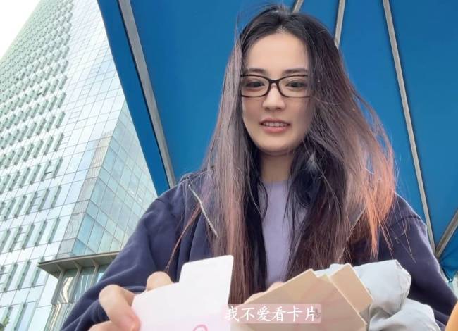徐璐分享独处时光vlog 素颜出镜大方又自信