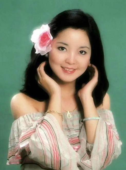 邓丽君三哥否认妹妹与与成龙有私生子