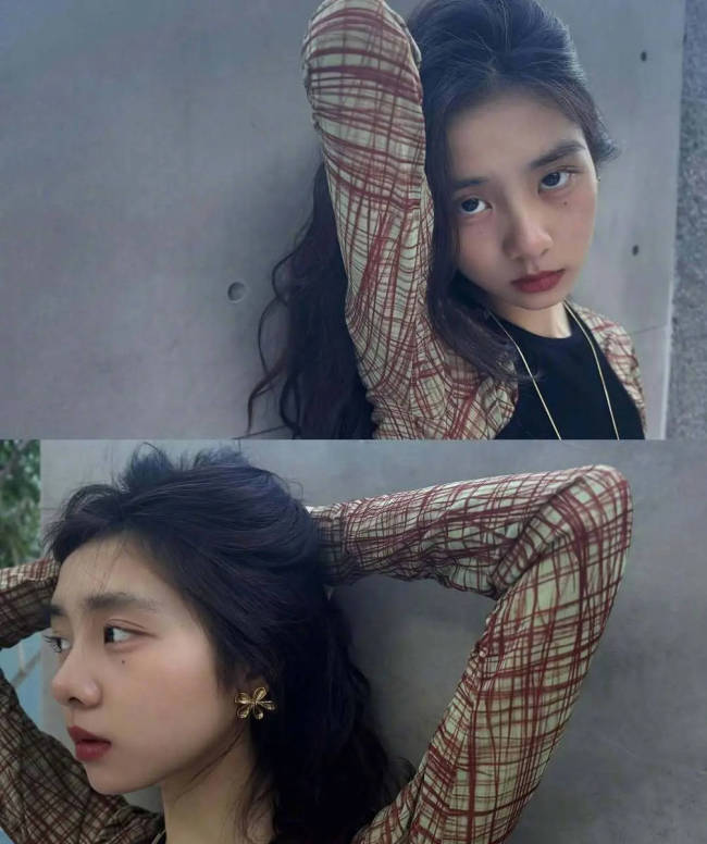 黄多多在树下拍照化身文艺女主 卷发造型明媚大气