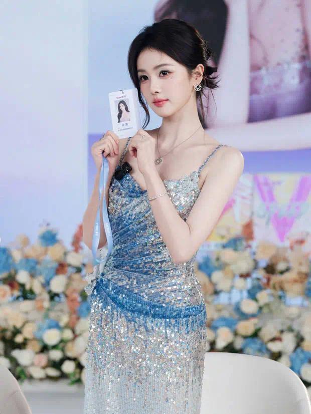 白鹿魅力四射。