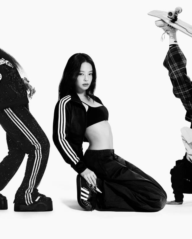 Jennie穿运动装时尚感拉满 小露蛮腰身材曲线优越