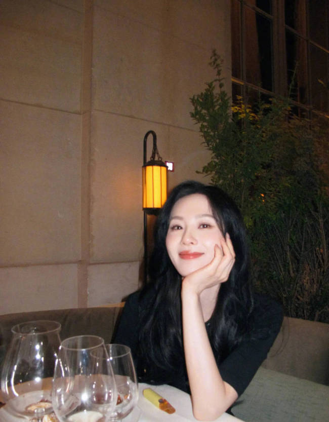 刘诗诗晒与李庚希车内同框合照！笑容明媚美貌迷人