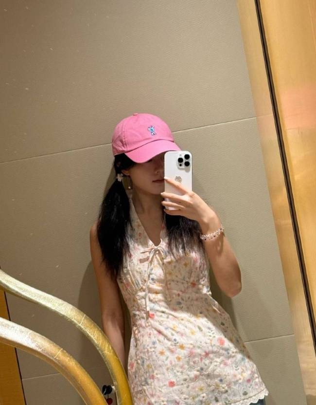 赵今麦扎双马尾穿碎花上衣 活泼可爱少女感满满