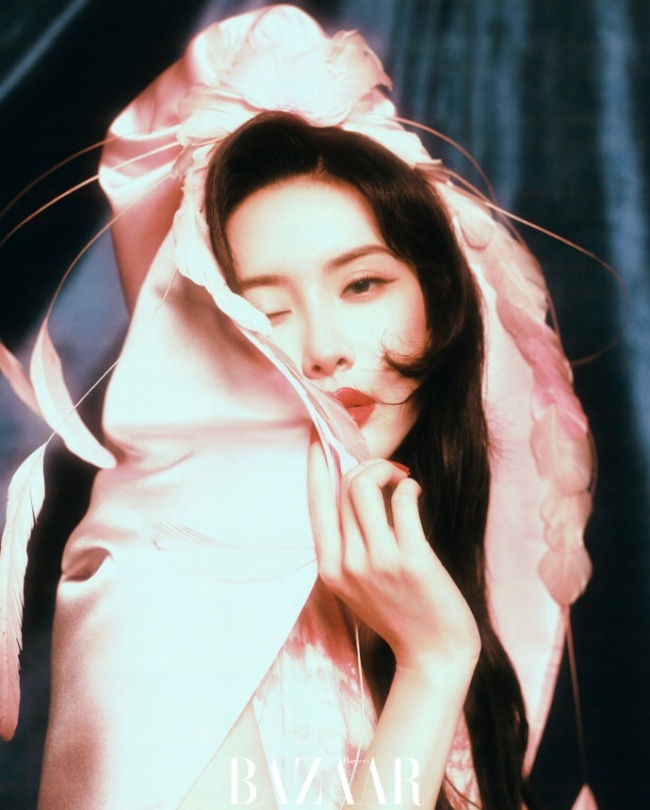 孟子义化身千禧粉红女郎：复古“万人迷”