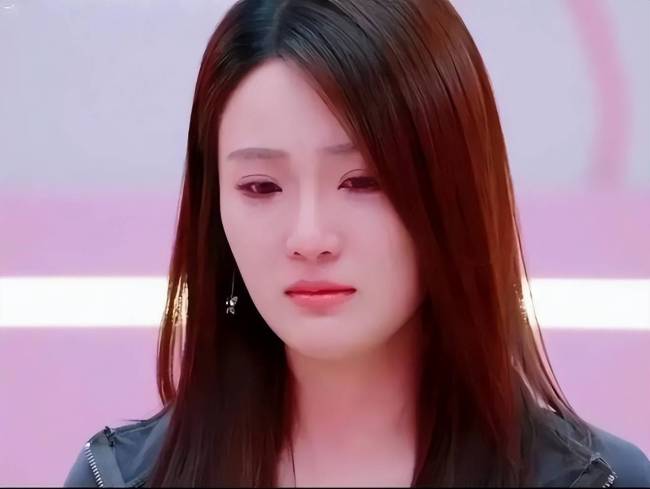 张凯丽女儿回应皇族传闻：我也没有任何特殊