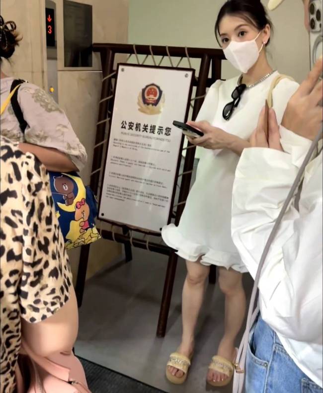 郭富城娇妻方媛近照曝光!挺孕肚四肢依旧十分纤细