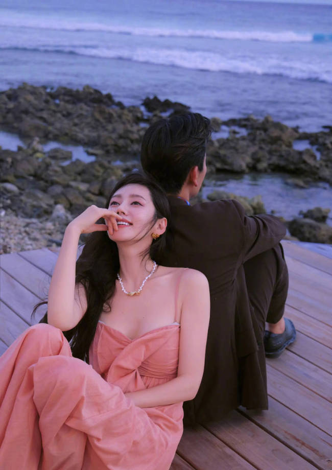 秋瓷炫与老公去马尔代夫看海！夫妻俩合影好浪漫