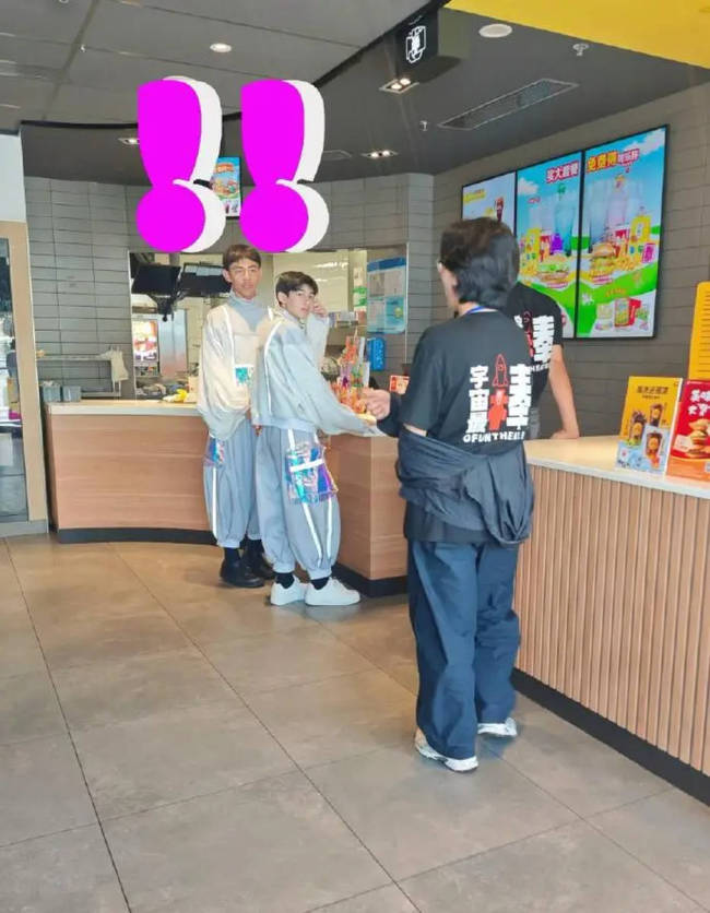 诺一与好友逛街被偶遇 穿搭时尚状态在线