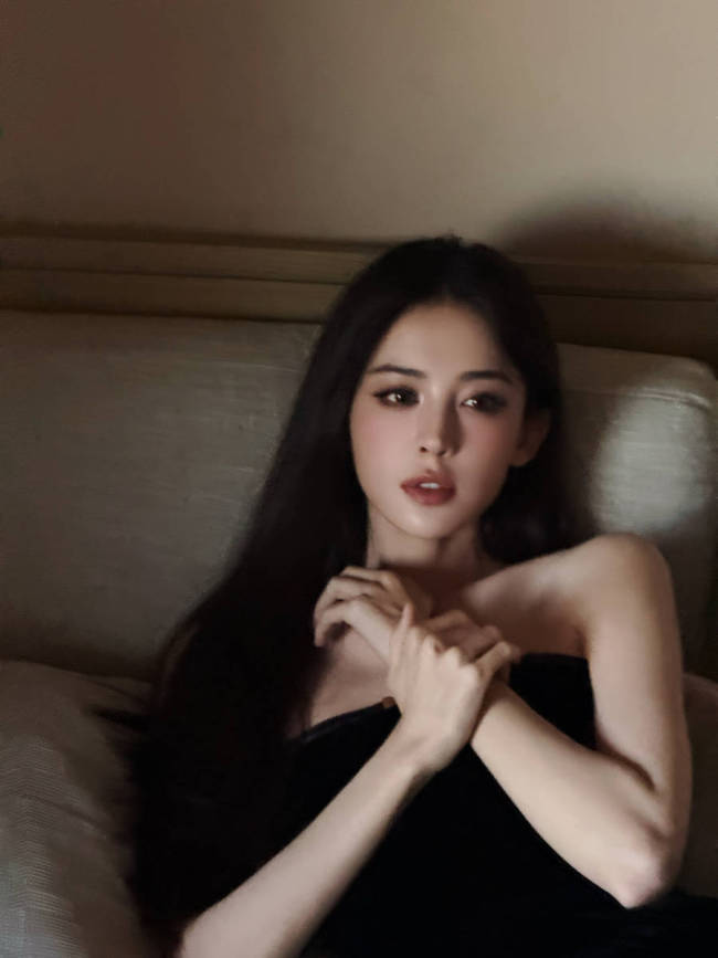 古力娜扎穿黑色抹胸裙妆容精致 气质高贵尽显优雅
