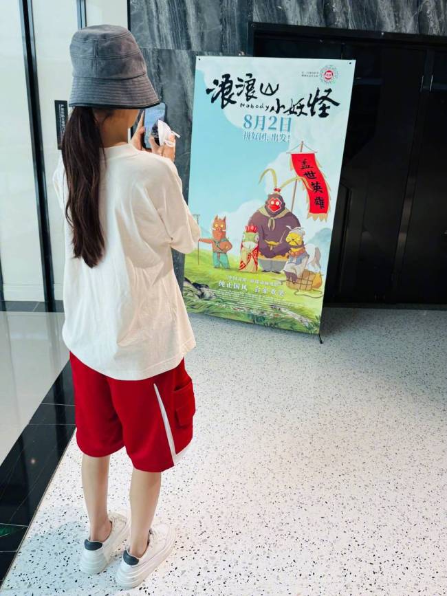 杜海涛七夕前晒与沈梦辰合照！送大束红玫瑰秀恩爱