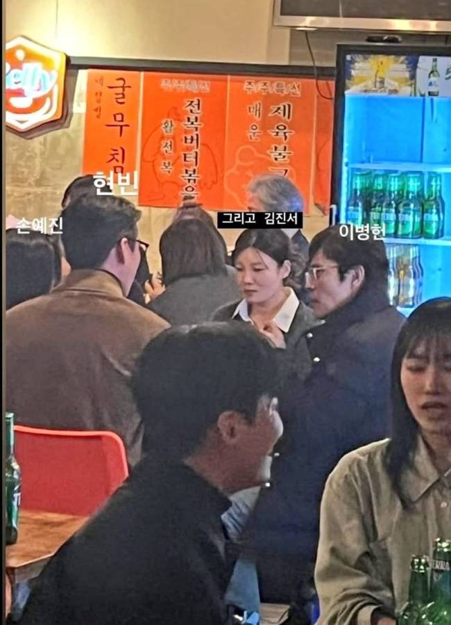 玄彬现身孙艺珍电影杀青宴 两人同框撒糖笑容灿烂