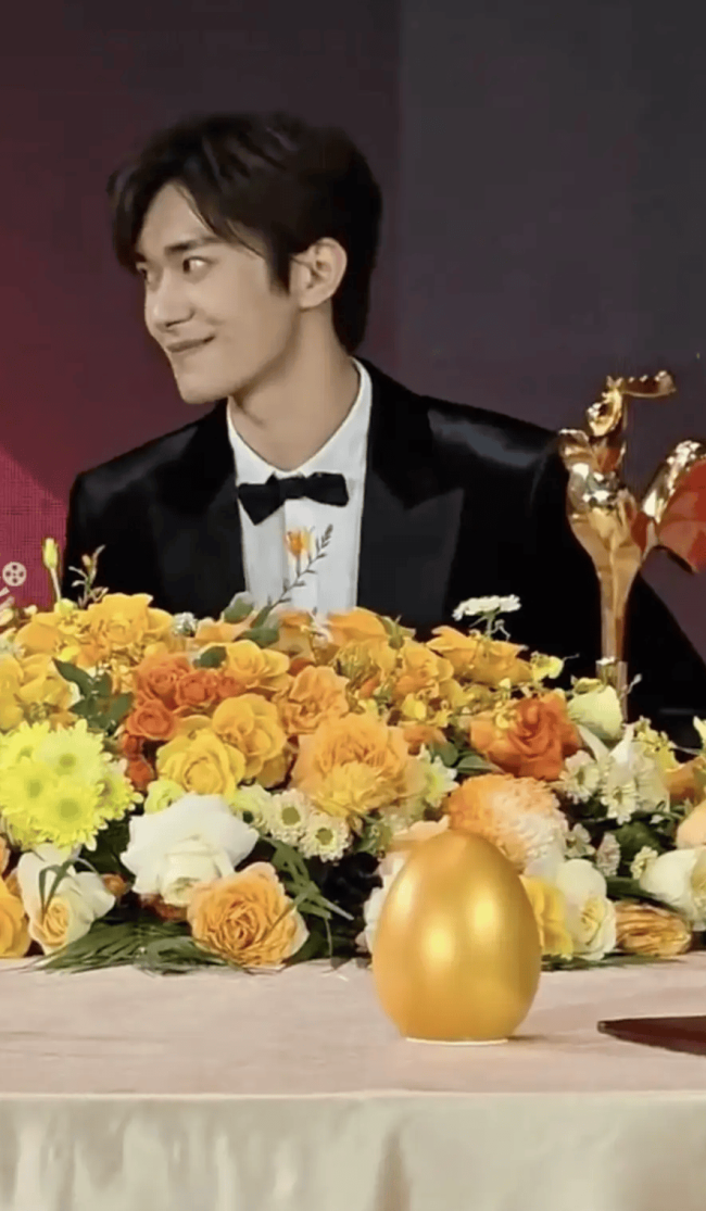 易烊千玺回答最近想不想谈恋爱:看缘分,这个没法