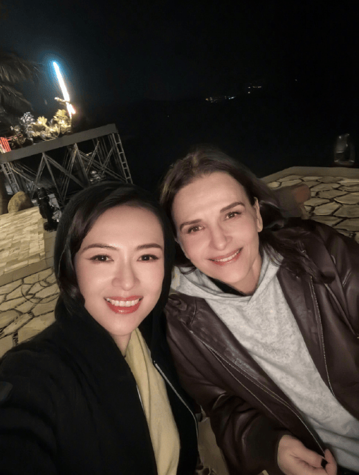章子怡晒与朱丽叶比诺什合照 两大女神同框太养眼