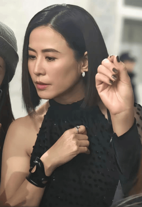 曾怒怼医美机构造谣隆胸!54岁宣萱再拒医美怕上瘾